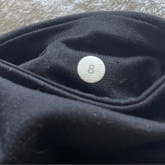 LULULEMON LEGGINGS, size 8 - Picture 4 of 4